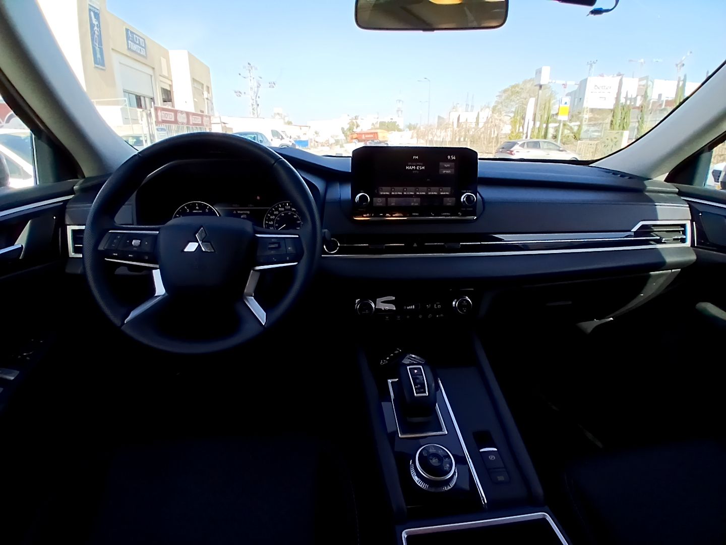 מיצובישי אאוטלנדר 2023