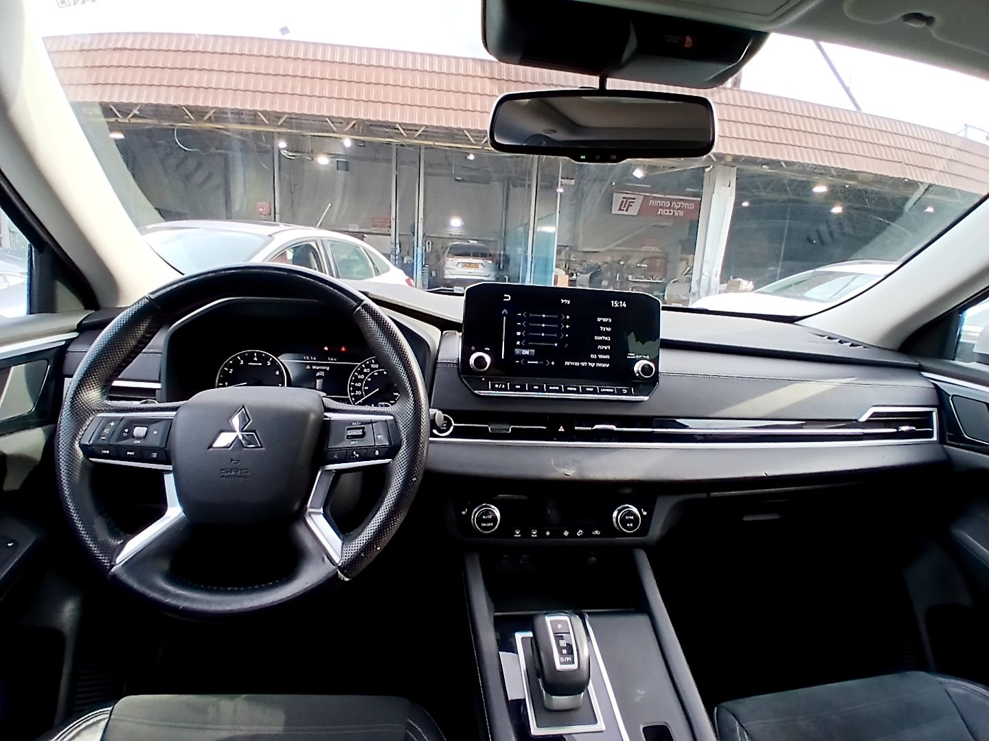 מיצובישי אאוטלנדר 2023