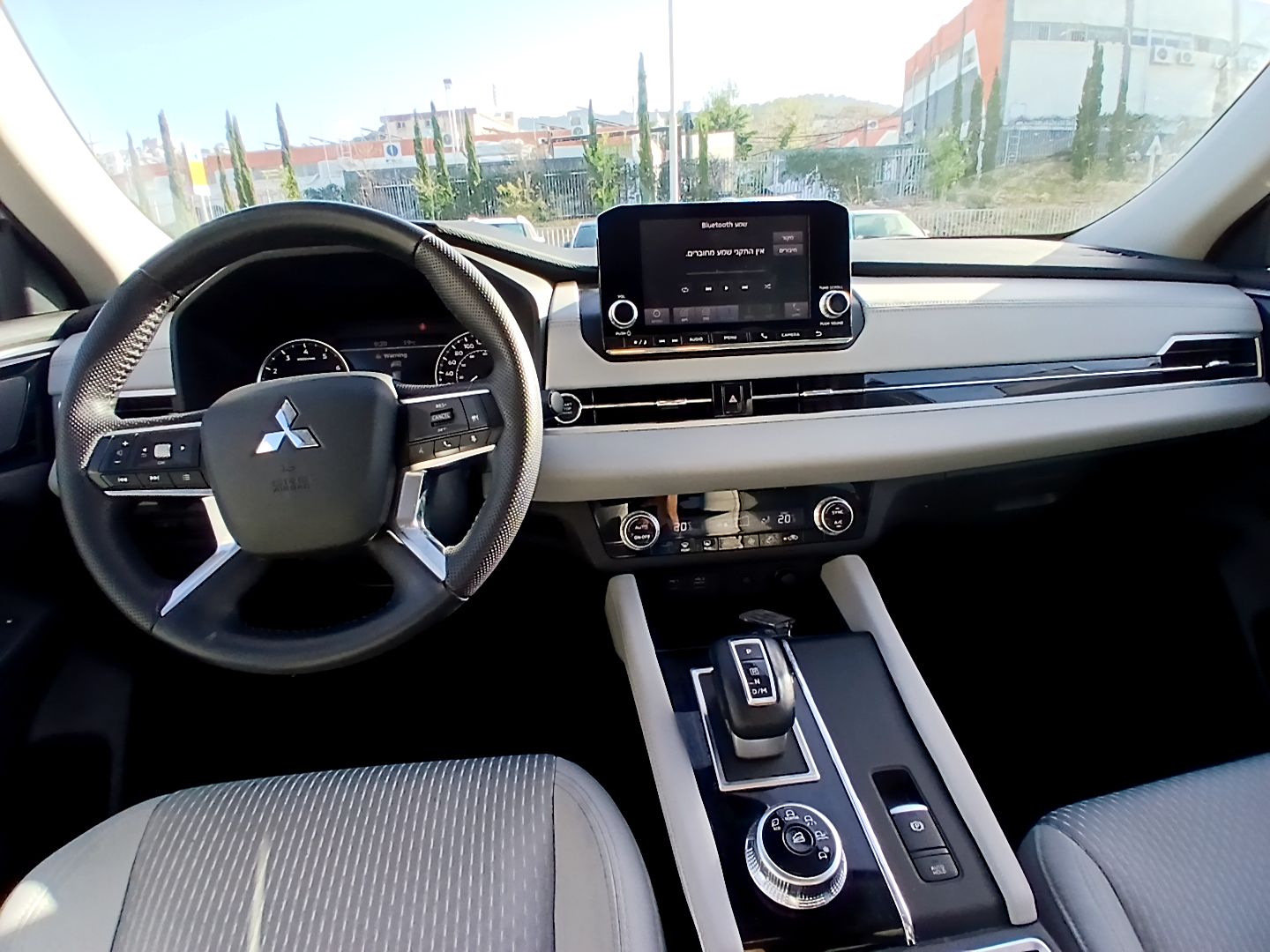 מיצובישי אאוטלנדר 2023