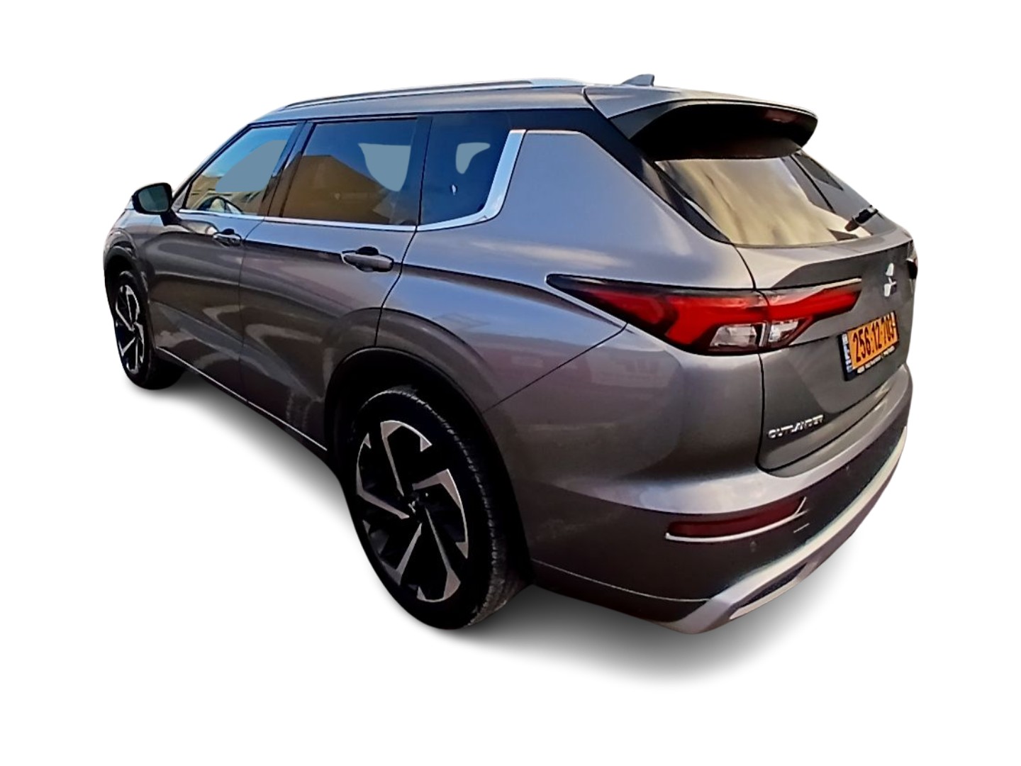 מיצובישי אאוטלנדר 2023