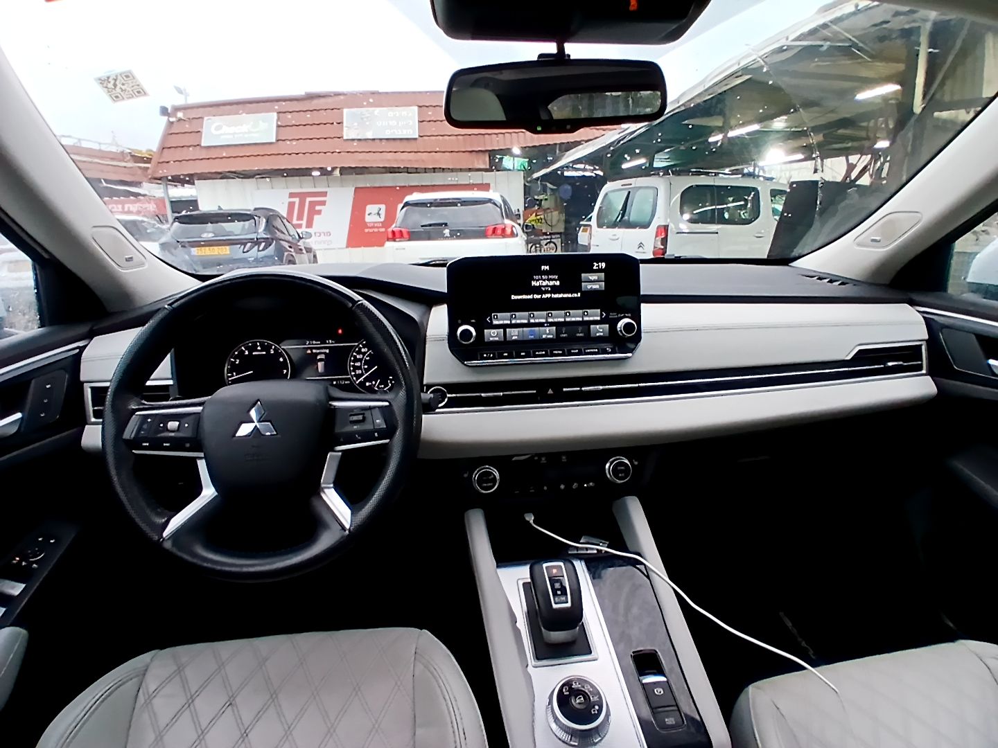 מיצובישי אאוטלנדר 2023