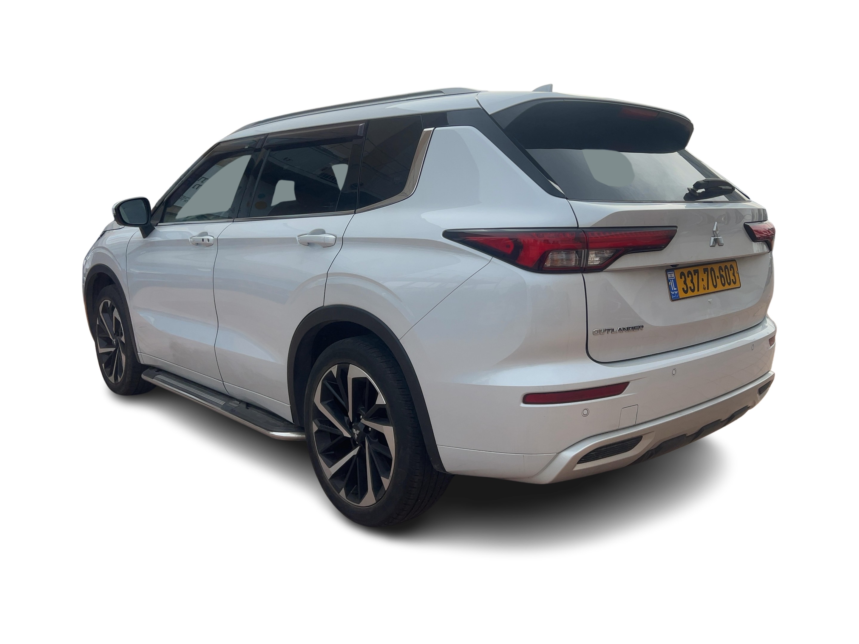 מיצובישי אאוטלנדר 2023