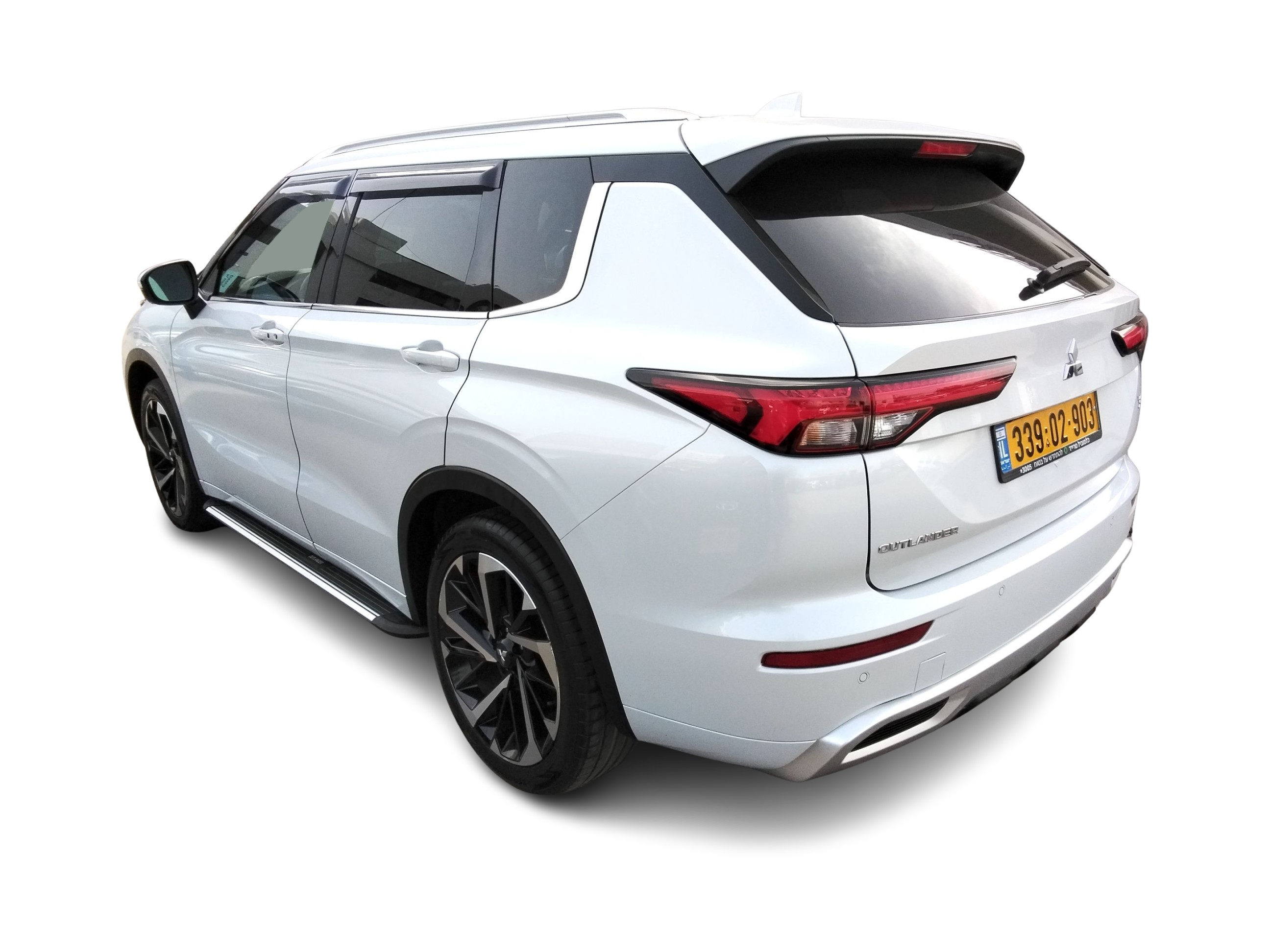 מיצובישי אאוטלנדר 2023